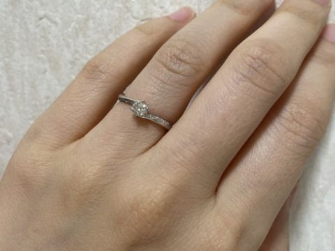 【銀座ダイヤモンドシライシの口コミ】 珍しいデザインで、一目惚れでした！ねじれてるデザインの指輪が似合うと…