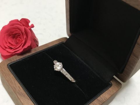 【リューツウの口コミ】 価格で決めたのが、1番の理由です。
シンプルなデザインと良いダイヤモン…