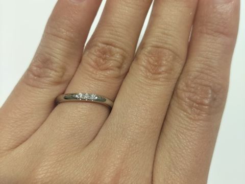 【4℃ BRIDAL(ヨンドシーブライダル)の口コミ】 ウェーブの形はなだらかでで手にとても馴染みやすく良かったです。
デザイ…