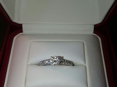 【カルティエ(Cartier)の口コミ】 何店舗か有名なブランドも見ましたが、だいたい、9～11号くらいしか店頭に…