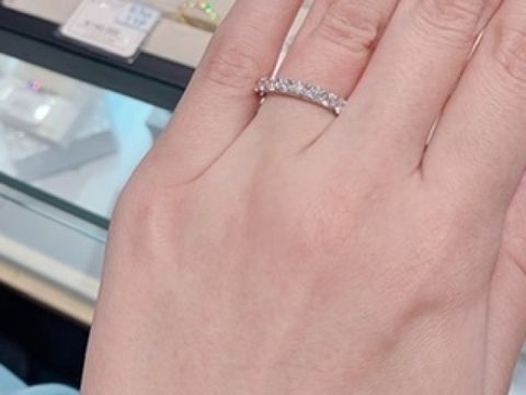 【LEHAIM(レハイム)の口コミ】 婚約指輪を普段使いしたかったため、ハーフエタニティリングを検討してい…