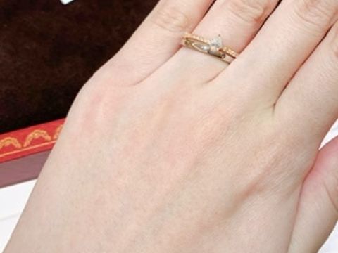 【カルティエ(Cartier)の口コミ】 センターダイヤがペアシェイプのデザインです。アームが細く華奢なデザイ…