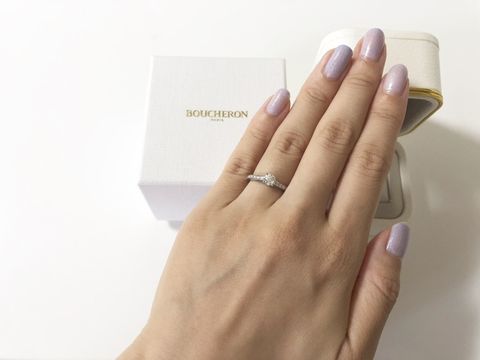 【ブシュロン(BOUCHERON)の口コミ】 ブランドとデザイン。
ビーラブドというデザインにしました。
婚約指輪と…