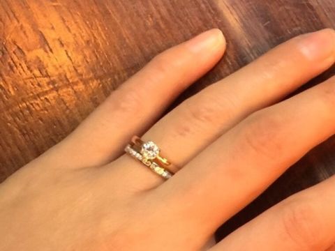 【STAR JEWELRY(スタージュエリー)の口コミ】 もともと、婚約指輪をエタニティにしようと思ってお店に行きました。
何点…