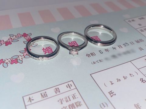 【ラザール ダイヤモンド(LAZARE DIAMOND)の口コミ】 婚約指輪とペアになるシリーズだったのがいちばんの決め手です。
結婚指輪…