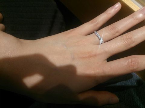 【銀座ダイヤモンドシライシの口コミ】 婚約指輪としてエタニティリングのゴールドを探していました。
大体どこも…