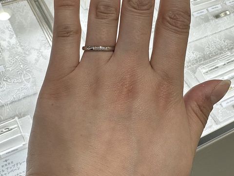 【ヴァンドーム青山(VENDOME AOYAMA)の口コミ】 ストレートラインにダイヤが3〜5石ついているものを探していました。他店…