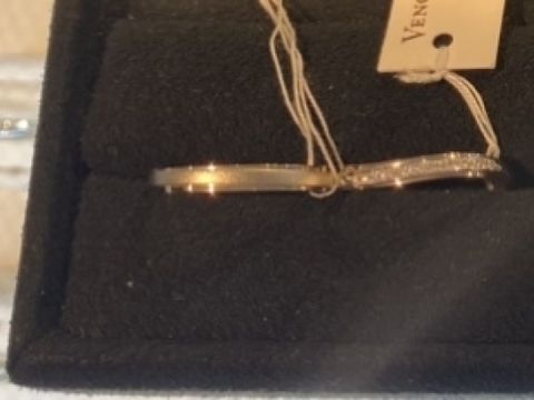 【ヴァンドーム青山(VENDOME AOYAMA)の口コミ】 このデザインはウェーブによって指が細長くみえて綺麗でした。
ペアで男性…