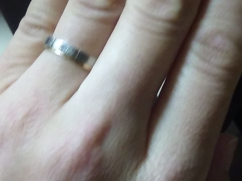 【PROMESSA(プロメッサ)の口コミ】 シンプルなデザインで、主人と少し違うデザインを選べたことです。
お揃い…