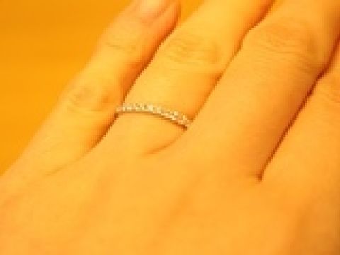 【Ponte Vecchio(ポンテヴェキオ)の口コミ】 ダイアがついた指輪を探していたので、ハーフエタニティのデザインに魅か…