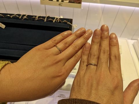 【4℃ BRIDAL(ヨンドシーブライダル)の口コミ】 ウェーブの形状が女性用も男性用もデザイン性があり、とても気に入りまし…