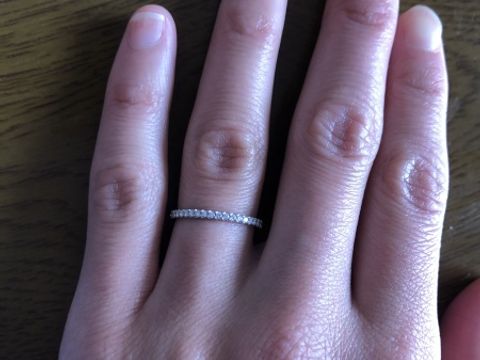 【アイプリモ(I-PRIMO)の口コミ】 シンプルで華やかで値段も高すぎず幅が細い所が気に入ったため。指輪の値…