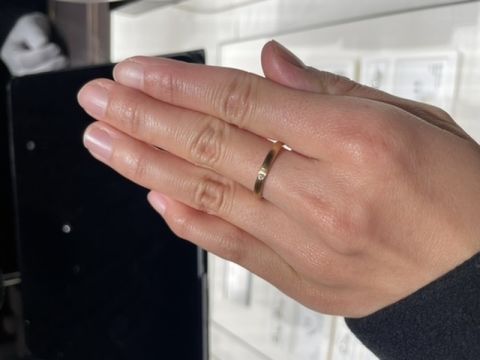 【俄(にわか)の口コミ】 彼と同じシリーズである事、そして、婚約指輪と相性が良さそうなのがイメ…