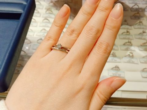 【銀座ダイヤモンドシライシの口コミ】 細身のデザインでなおかつダイヤモンドの存在感はきちんとあるものを探し…