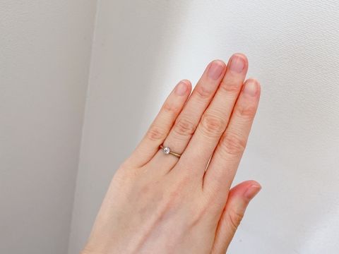 【4℃ BRIDAL(ヨンドシーブライダル)の口コミ】 頂いたので決め手は分からないのですが、シンプルでとても可愛く、輝きが…