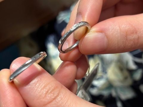 【銀座ダイヤモンドシライシの口コミ】 ストレートの形ですが、捻れるように流れて見えるようなダイヤモンドが、…