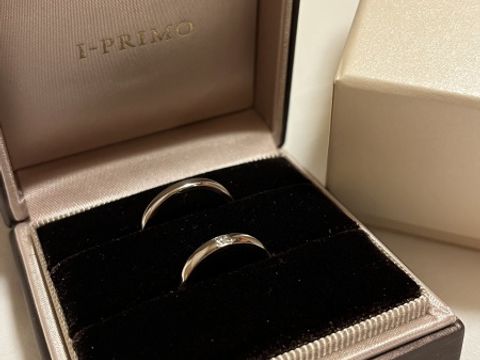 【アイプリモ(I-PRIMO)の口コミ】 ストレートの結婚指輪を探していました。コピアは中央に四角くダイヤが埋…