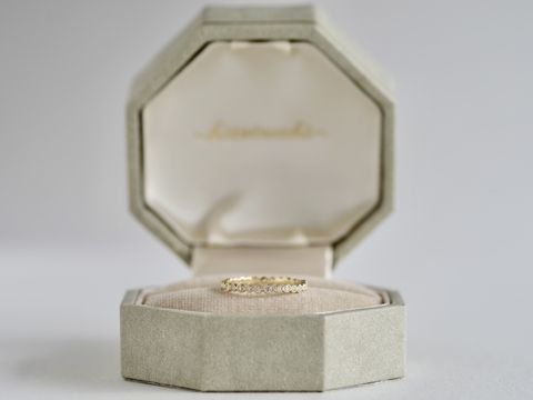 【hitotsuchi(ヒトツチ)の口コミ】 婚約指輪に一粒ダイヤの指輪は定番ですが、あまり普段使いできないなと思…