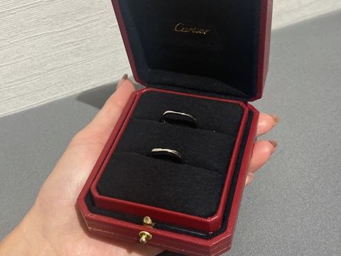 【カルティエ(Cartier)の口コミ】 デザインがシンプルで飽きないものを
探して、決めました。あとはデザイン…