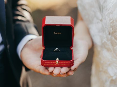 【カルティエ(Cartier)の口コミ】 華やかだけどシンプルで可愛らしいもので
かつ、やはりキラキラしてみえる…