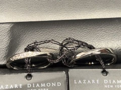 【ラザール ダイヤモンド(LAZARE DIAMOND)の口コミ】 ダイヤがとても美しい指輪でした。光が当たらないところでみても、ダイヤ…