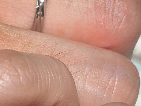 【銀座ダイヤモンドシライシの口コミ】 ダイヤモンドが列になりきらきらと輝いていました。ウェーブで指が綺麗に…