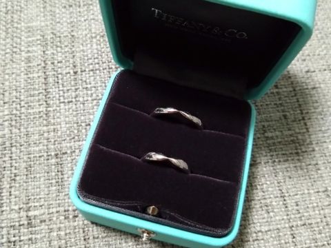 【ティファニー(Tiffany & Co.)の口コミ】 ハーモニーというデザインです。
婚約指輪もハーモニーにしたのでセットで…