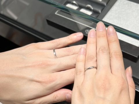 【銀座ダイヤモンドシライシの口コミ】 シンプルなストレートデザインを考えていましたが、シンプルでも様々な種…