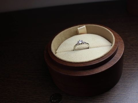 【William-LennyDiamond(ウィリアム・レニー・ダイヤモンド)の口コミ】 色んなデザインで迷っていたら、スタッフさんが
「彼女に着けてもらいたい…