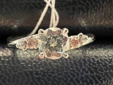 【CAFERING(カフェリング)の口コミ】 メレのピンクダイヤモンドあり・なしを選べます。なしの場合は、通常のダ…