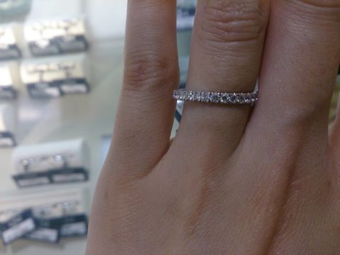 【QDMの口コミ】 シンプルなハーフエタニティのゴールドを婚約指輪として探していました。
…