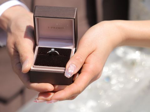 【アイプリモ(I-PRIMO)の口コミ】 選んだのは旦那さんでサプライズで購入
ダイヤが１つのシンプルなデザイン…