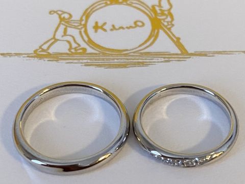 【ケイウノ ブライダル(K.UNO BRIDAL)の口コミ】 斜めにダイヤモンドが入っているデザインが気に入っています。正面からは…