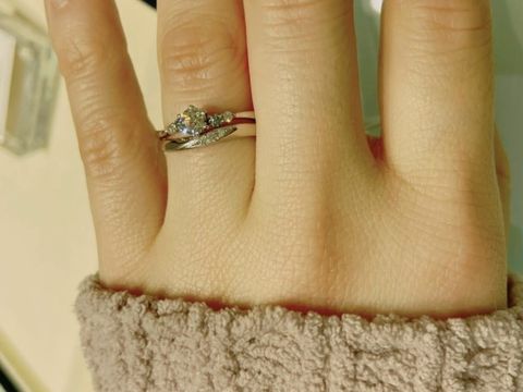 【ヴァンドーム青山(VENDOME AOYAMA)の口コミ】 指が太いので、指が綺麗になるデザインをさがしていました。こちらの指輪…