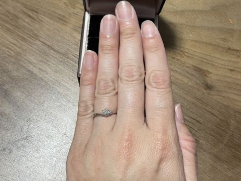 【アイプリモ(I-PRIMO)の口コミ】 婚約指輪だけど普段使いできるようなデザインを選びました。セミオーダー…