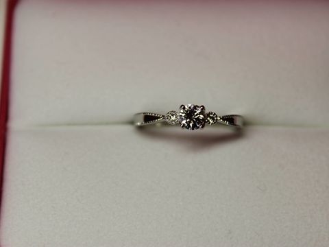 【William-LennyDiamond(ウィリアム・レニー・ダイヤモンド)の口コミ】 一番最初に見た時に、「これがいいな」と思いました。
でも、即決できなく…