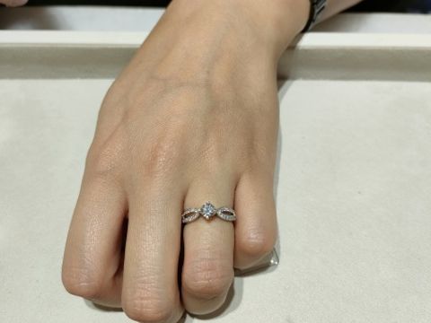 【ブシュロン(BOUCHERON)の口コミ】 こちらはBOUCHERONでは絶対ポンドゥパリが絶対いいと思いみさせてもらいま…