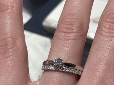 【銀座ダイヤモンドシライシの口コミ】 値段が落ち着いているのに仕上がりがとても綺麗で、かつ内側を丁寧に加工…