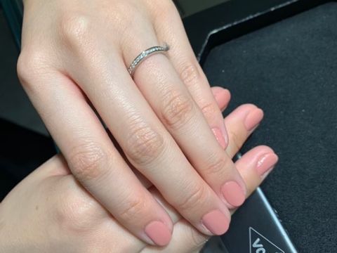 【ヴァン クリーフ＆アーペル(Van Cleef & Arpels)の口コミ】 婚約指輪としてフルエタニティリングを試着しました。
フルエタニティなの…