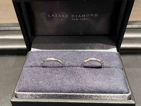 【ラザール ダイヤモンド(LAZARE DIAMOND)の口コミ】 「ゆるやかなV字アームに、流れるようにカットを施した美しいリング」とい…