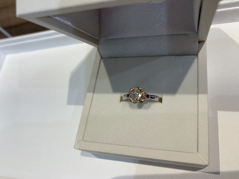 【Littluz(リトルス)の口コミ】 いくつかのブランドを見た後、本当に自分がほしい婚約指輪のデザインが思…