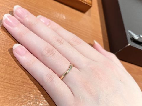 【AFFLUX(アフラックス)の口コミ】 シンプルだけど華やかさがある指輪を探していたため、ダイヤ3つのFlashと…