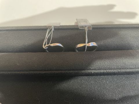 【BRILLIANCE+(ブリリアンスプラス)の口コミ】 真ん中で捻りがあり、リボンっぽくなっており、かわいいデザインになって…