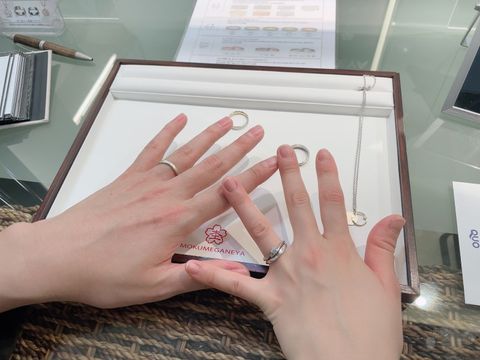 【杢目金屋(もくめがねや)の口コミ】 日本の伝統的な技法の木目金で作る指輪です。一つの鉄板から婚約指輪、夫…