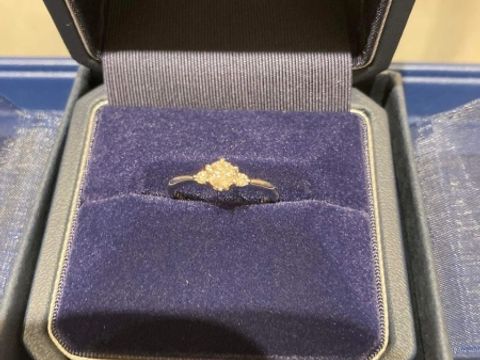 【銀座ダイヤモンドシライシの口コミ】 ダイヤモンドの品質がしっかりしていたのが決め手です。種類もたくさんあ…