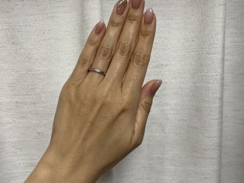 【4℃ BRIDAL(ヨンドシーブライダル)の口コミ】 普段使いができる、シンプルなデザインに惹かれました。ダイヤのリングと…