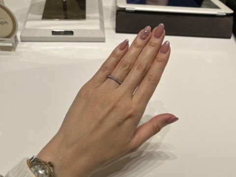 【4℃ BRIDAL(ヨンドシーブライダル)の口コミ】 太すぎず細すぎず、ちょうど良いデザインでした。ハーフエタニティという…