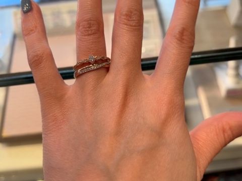 【Ginza Rim(銀座リム)の口コミ】 可愛らしいデザイン
が多く、一番最初にみた指輪がかなりしっくりきました…