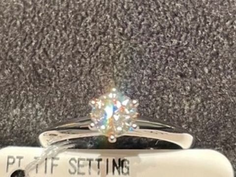 【ティファニー(Tiffany & Co.)の口コミ】 あこがれのブランドであるため、ティファニーの婚約指輪が欲しいと思って…