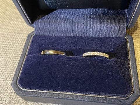 【銀座ダイヤモンドシライシの口コミ】 デザインと着け心地です。
ダイヤモンドは時計で表す9時〜3時の位置にしっ…